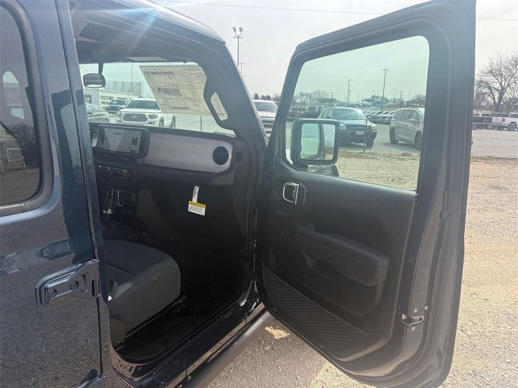 new 2025 Jeep Gladiator car, priced at $42,358