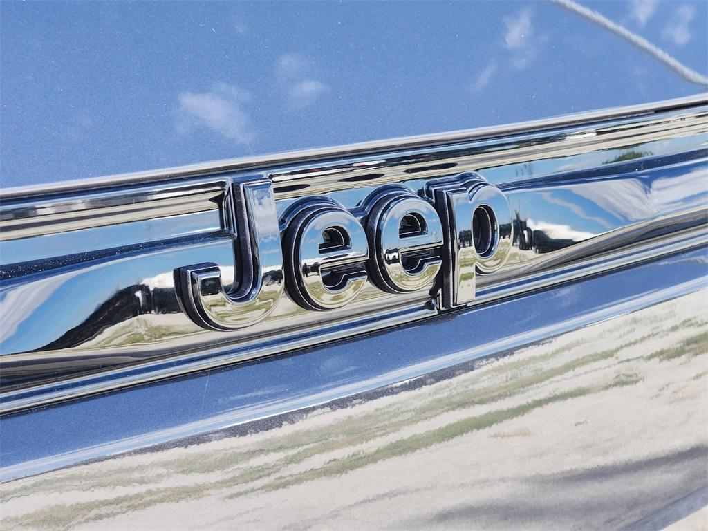 new 2025 Jeep Grand Cherokee car, priced at $38,806