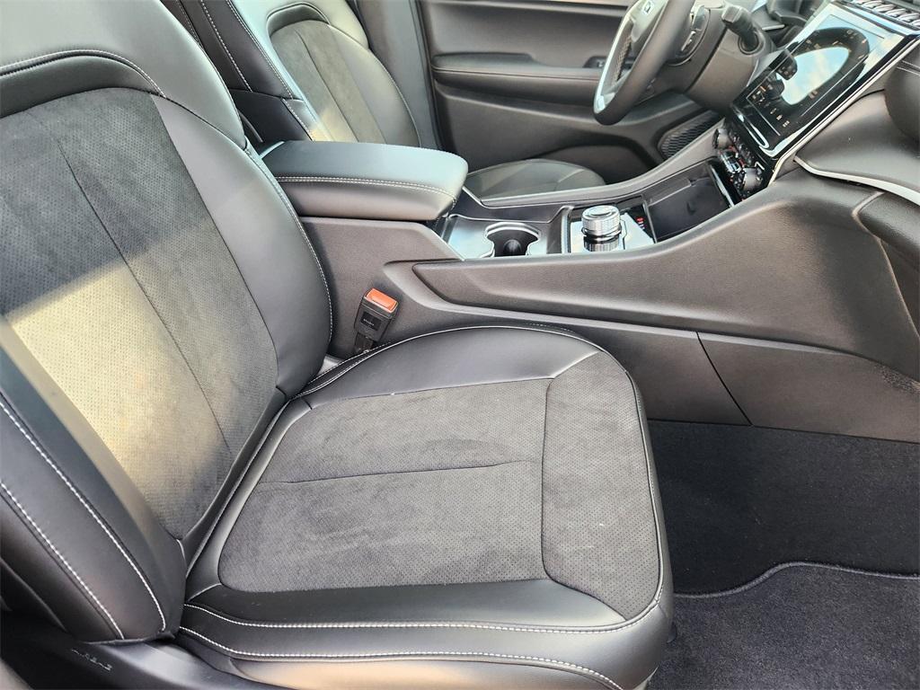 new 2025 Jeep Grand Cherokee car, priced at $38,806