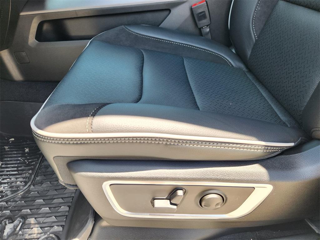 new 2025 Ram 1500 car, priced at $58,776