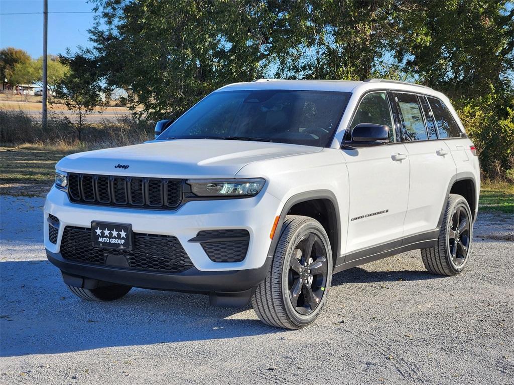 new 2025 Jeep Grand Cherokee car, priced at $42,538