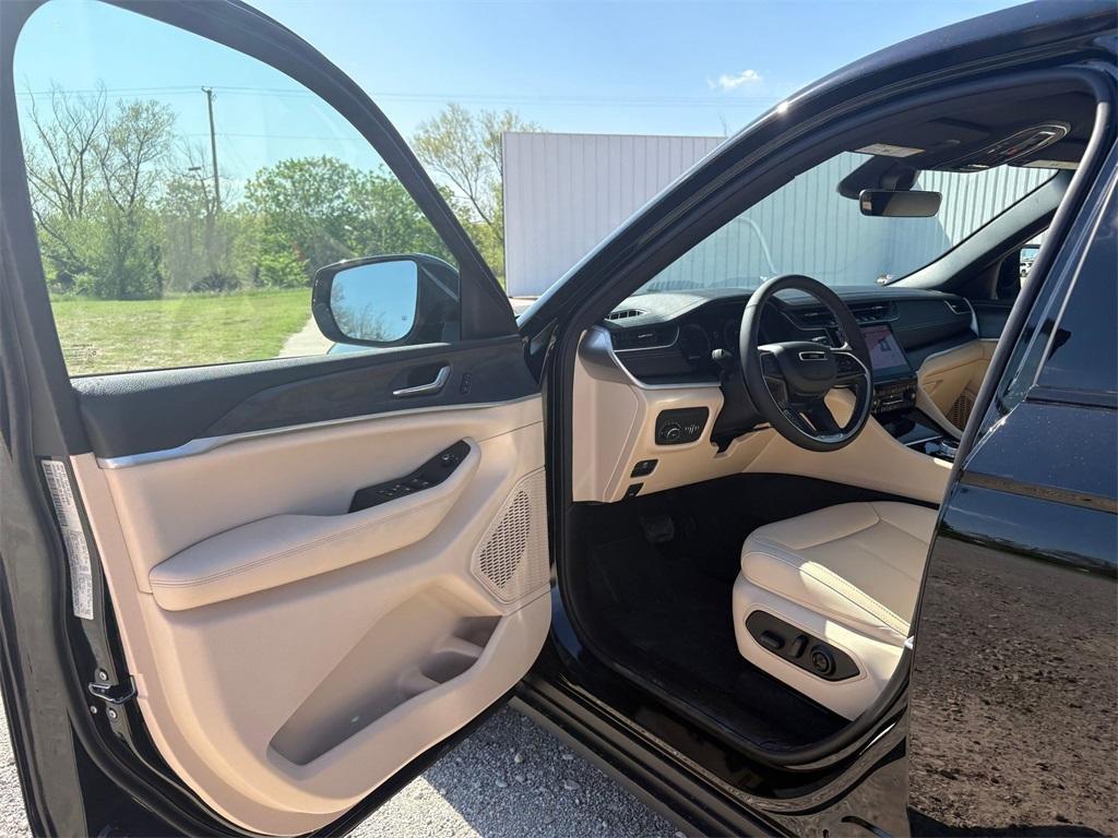 new 2025 Jeep Grand Cherokee car, priced at $45,233