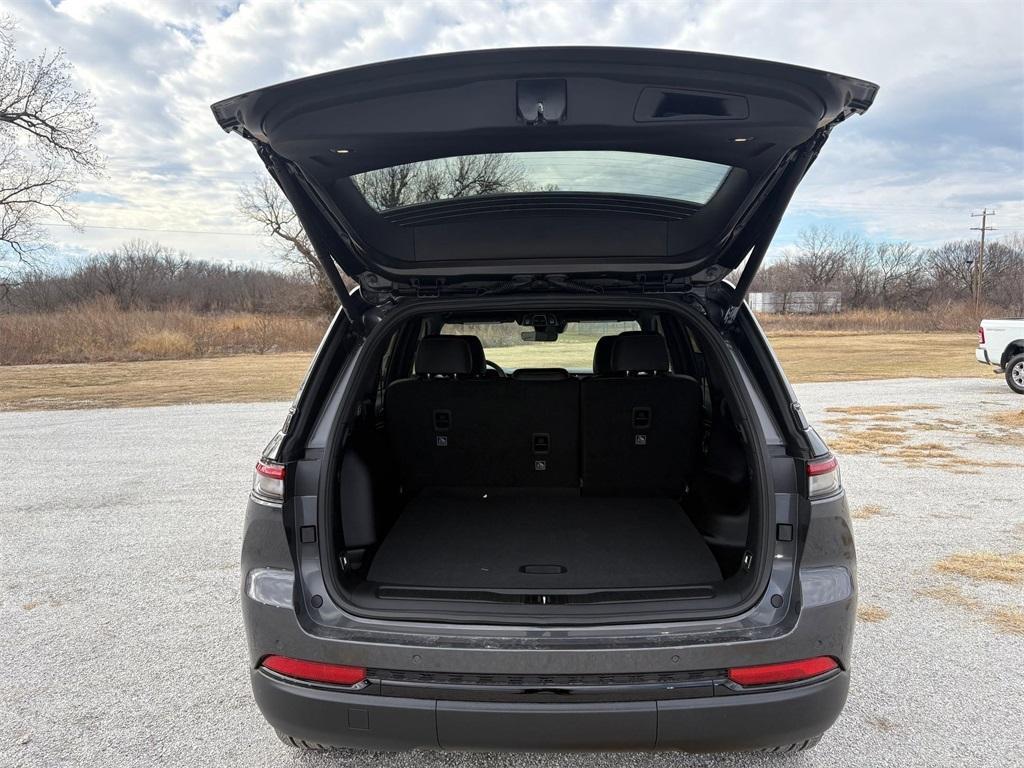 new 2025 Jeep Grand Cherokee car, priced at $43,029