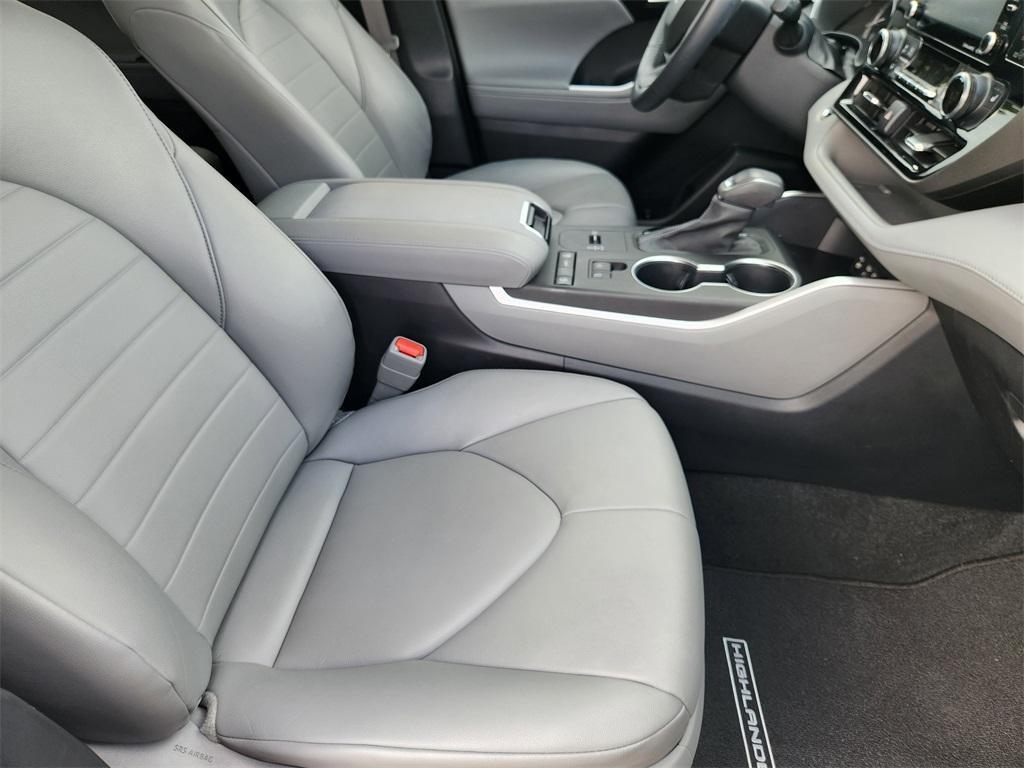 used 2022 Toyota Highlander car, priced at $35,191