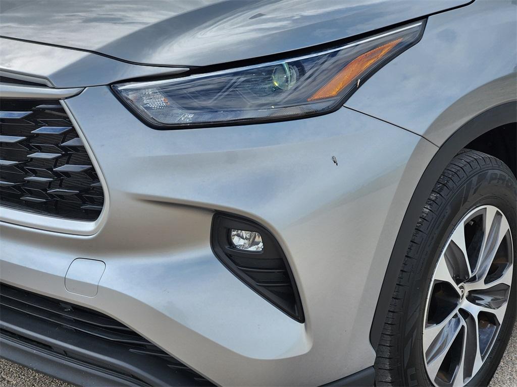 used 2022 Toyota Highlander car, priced at $35,191