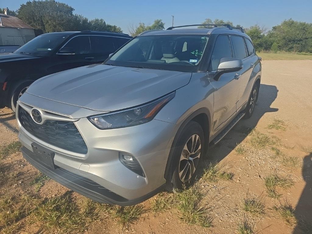 used 2022 Toyota Highlander car, priced at $35,199