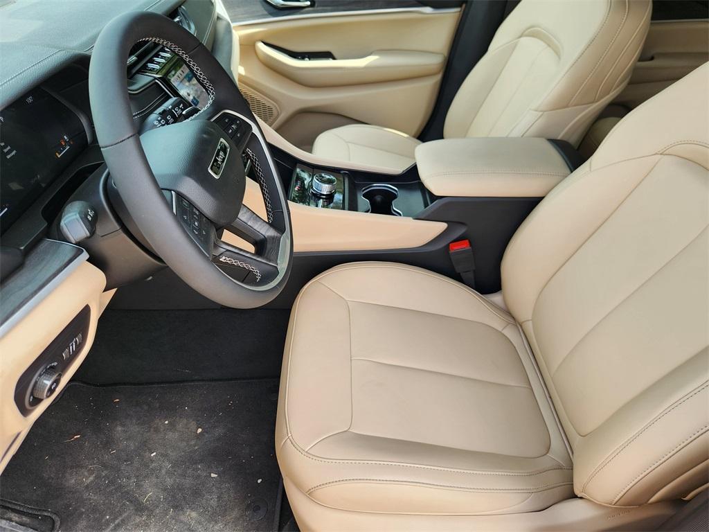 new 2025 Jeep Grand Cherokee car, priced at $43,685