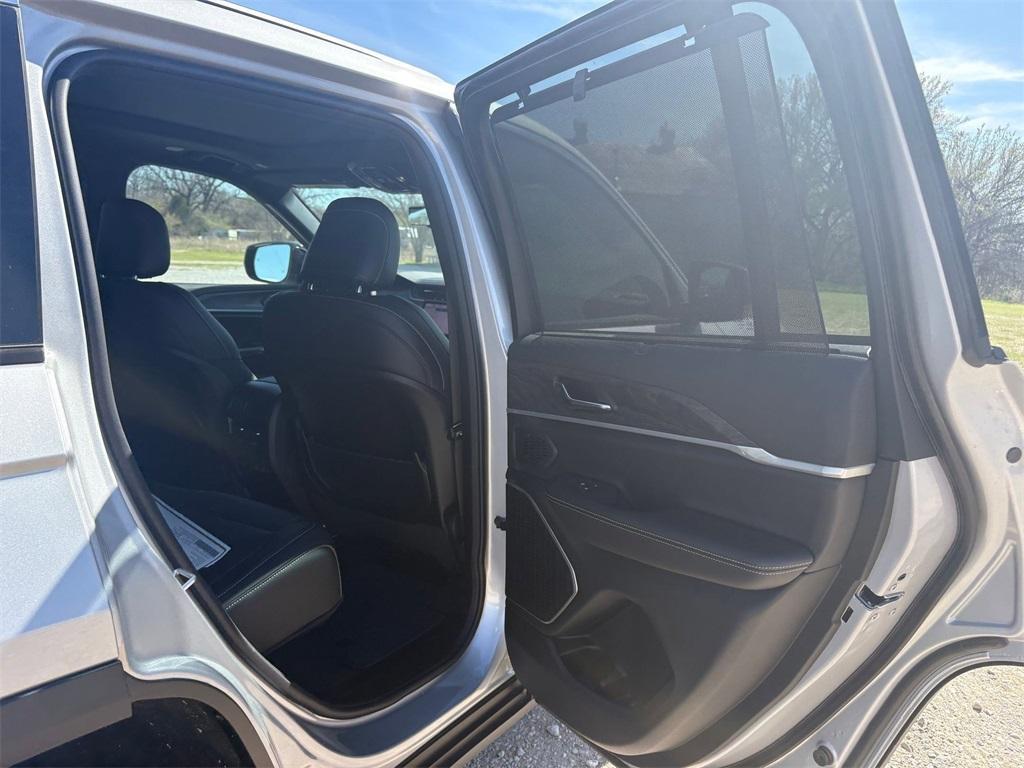 new 2025 Jeep Grand Cherokee car, priced at $49,323