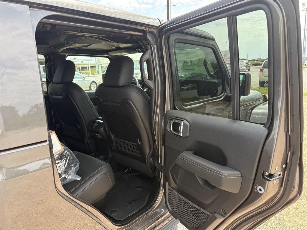new 2025 Jeep Gladiator car, priced at $44,329