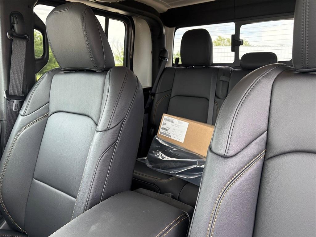 new 2025 Jeep Gladiator car, priced at $44,329