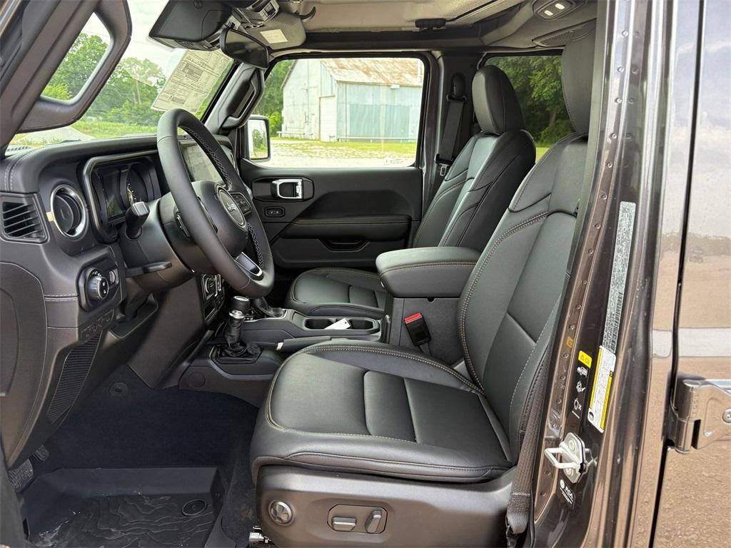 new 2025 Jeep Gladiator car, priced at $44,329