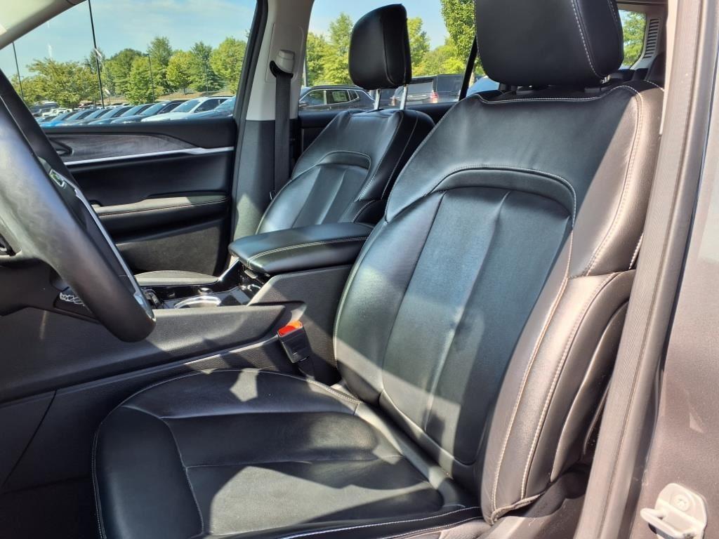 used 2021 Jeep Grand Cherokee L car, priced at $28,899