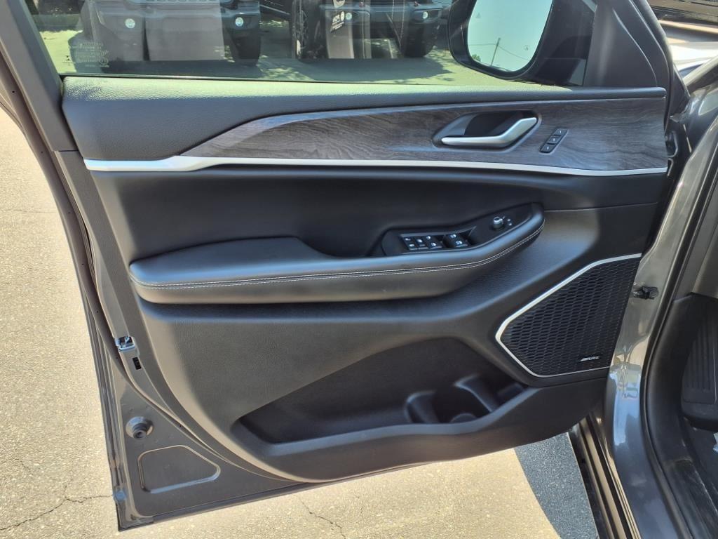 used 2021 Jeep Grand Cherokee L car, priced at $28,899