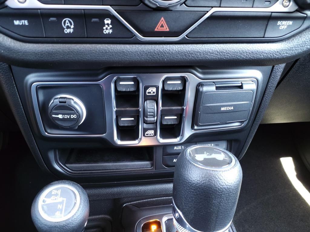 new 2025 Jeep Wrangler car, priced at $45,865