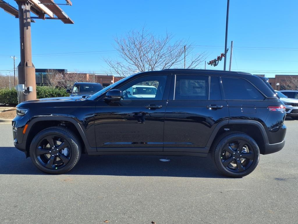new 2025 Jeep Grand Cherokee car, priced at $42,320