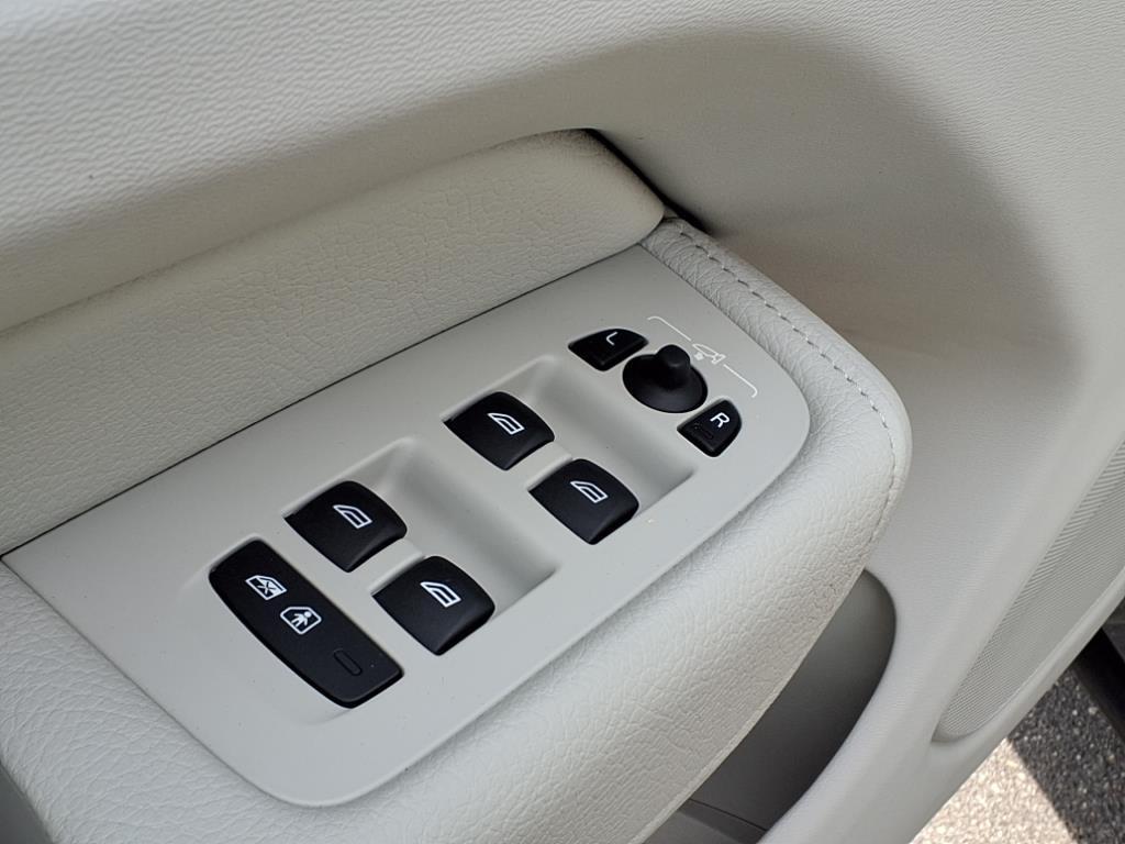 used 2020 Volvo XC60 car, priced at $26,998