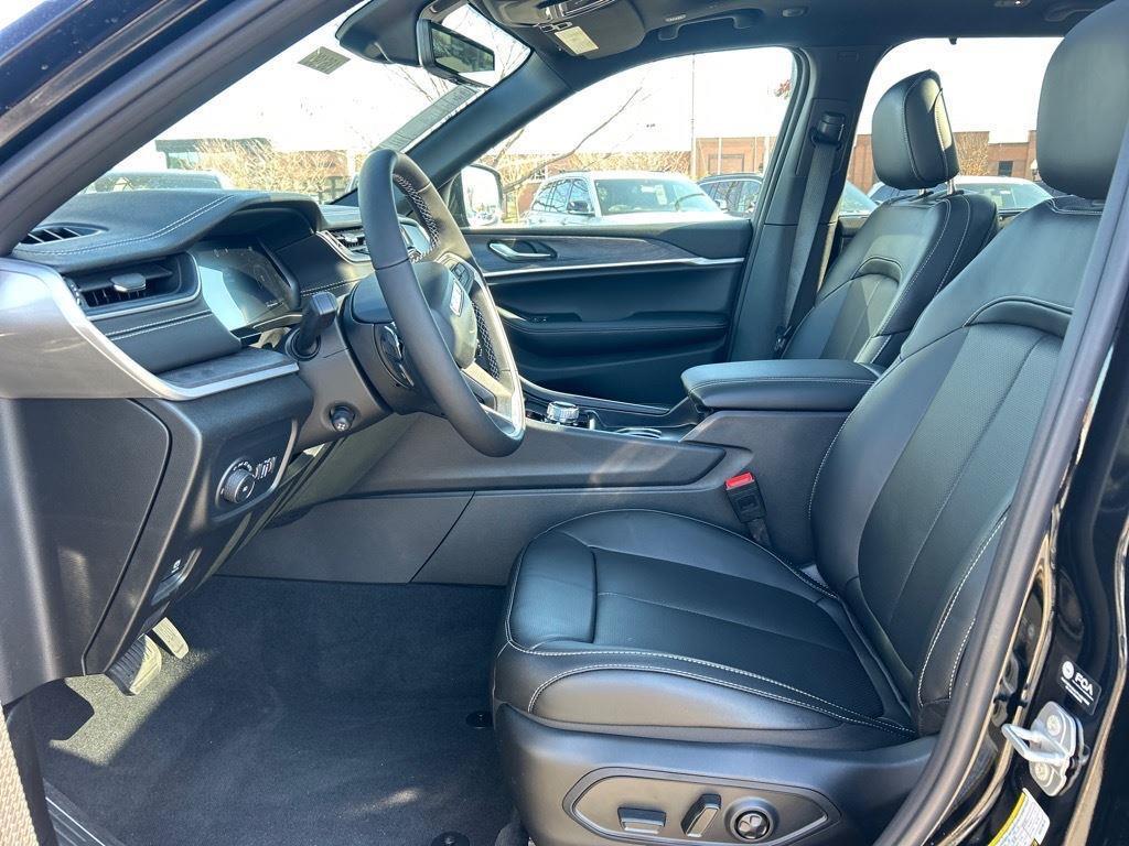 new 2025 Jeep Grand Cherokee car, priced at $43,496