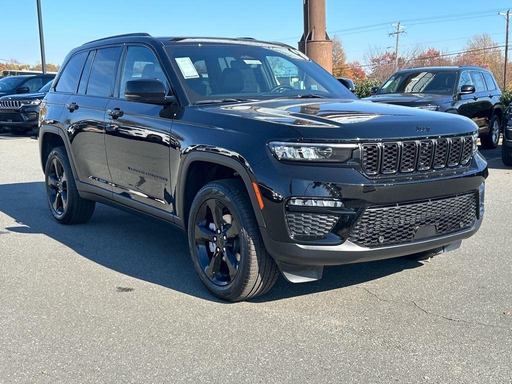 new 2025 Jeep Grand Cherokee car, priced at $43,496