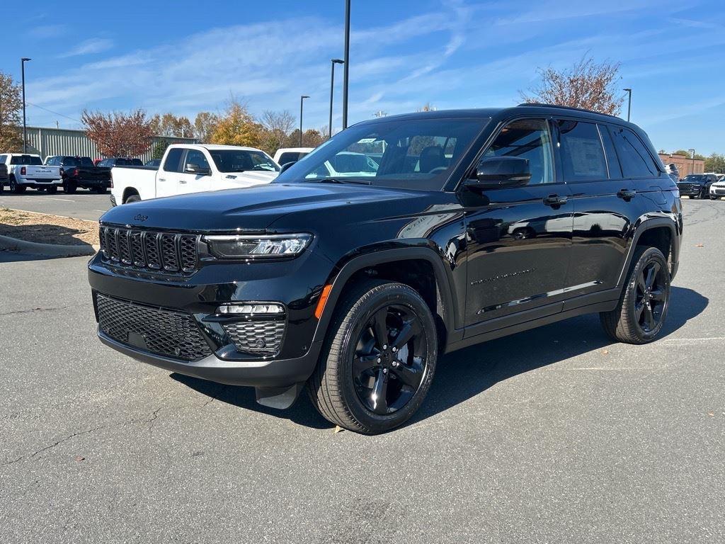 new 2025 Jeep Grand Cherokee car, priced at $43,496