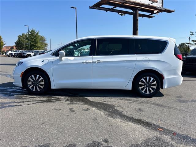 used 2022 Chrysler Pacifica Hybrid car, priced at $21,996