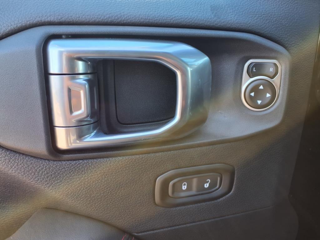 new 2025 Jeep Wrangler car, priced at $53,962