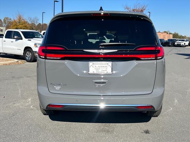 new 2025 Chrysler Pacifica car, priced at $39,408