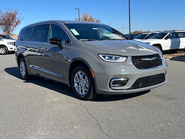 new 2025 Chrysler Pacifica car, priced at $39,408