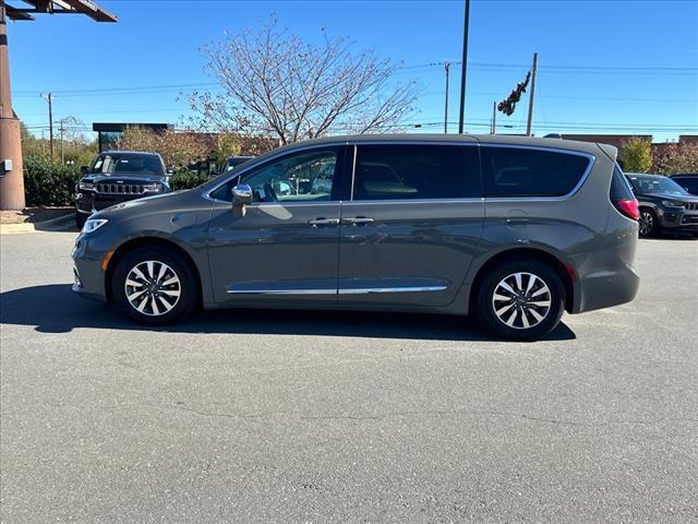 used 2022 Chrysler Pacifica Hybrid car, priced at $24,223