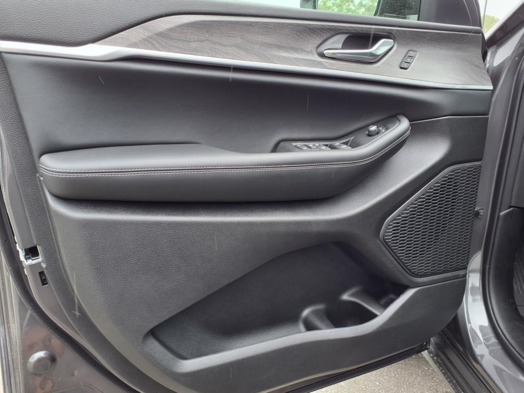 new 2025 Jeep Grand Cherokee L car, priced at $48,262