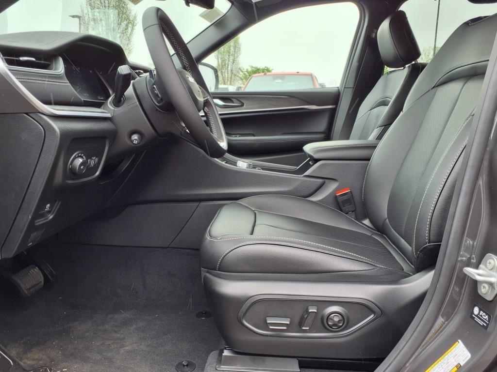 new 2025 Jeep Grand Cherokee L car, priced at $48,262