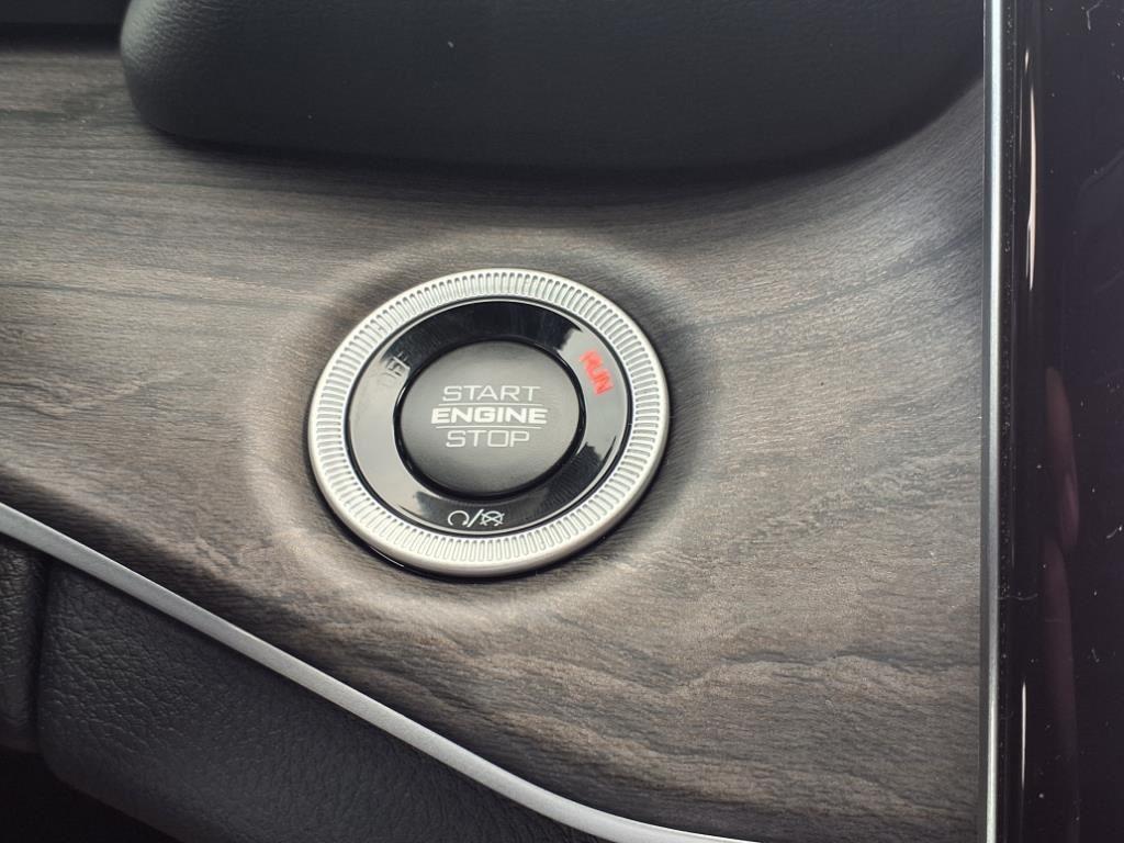 new 2025 Jeep Grand Cherokee car, priced at $47,589