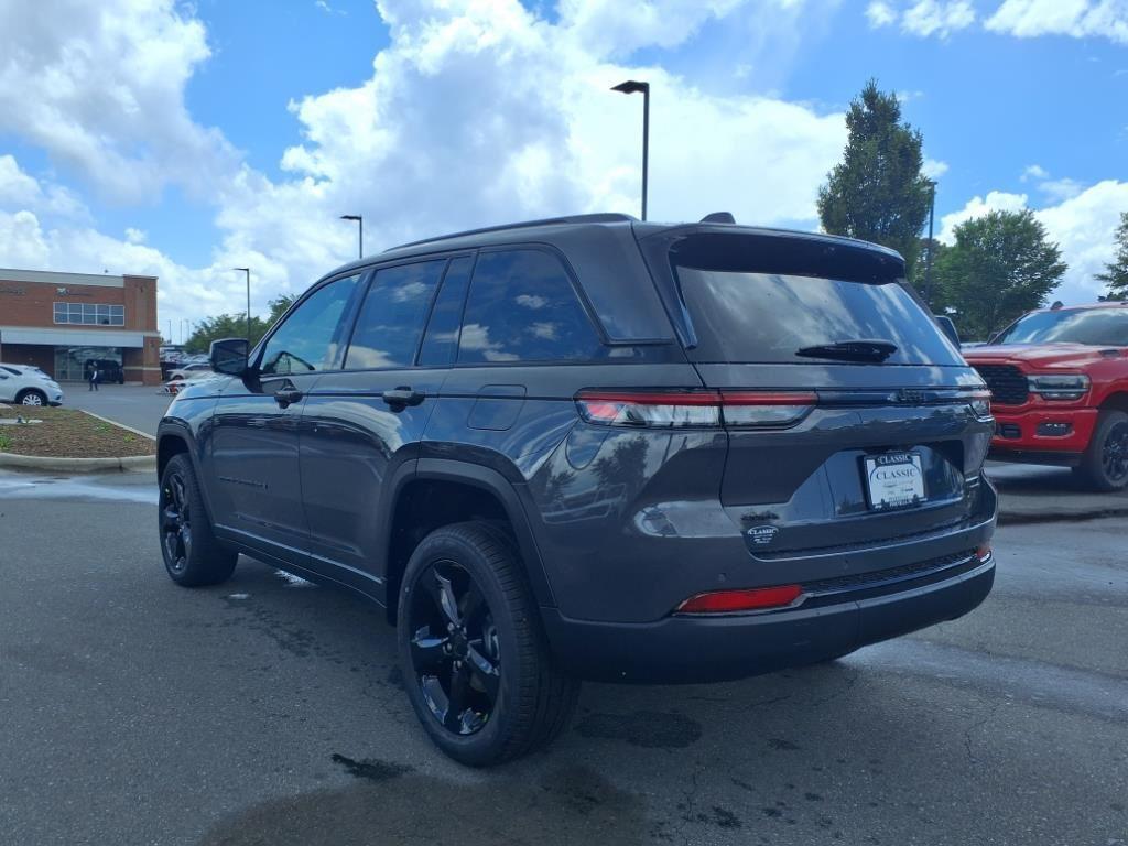new 2025 Jeep Grand Cherokee car, priced at $47,589