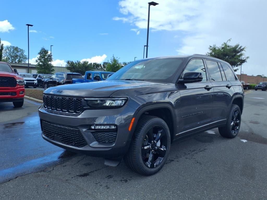 new 2025 Jeep Grand Cherokee car, priced at $47,589