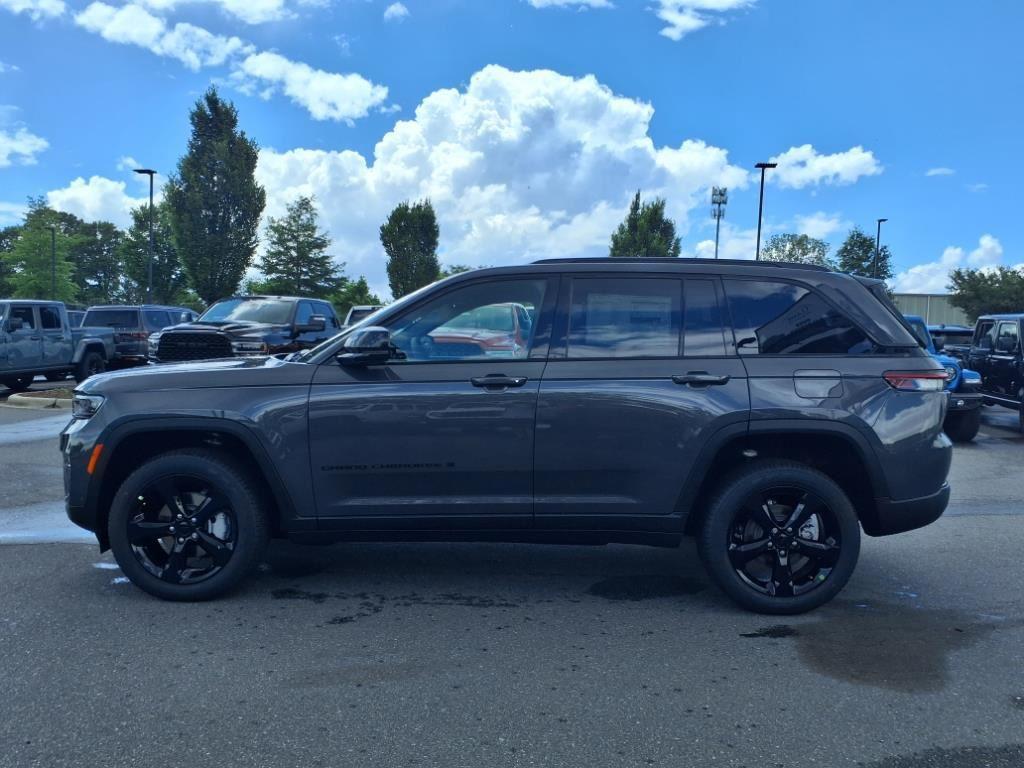 new 2025 Jeep Grand Cherokee car, priced at $47,589