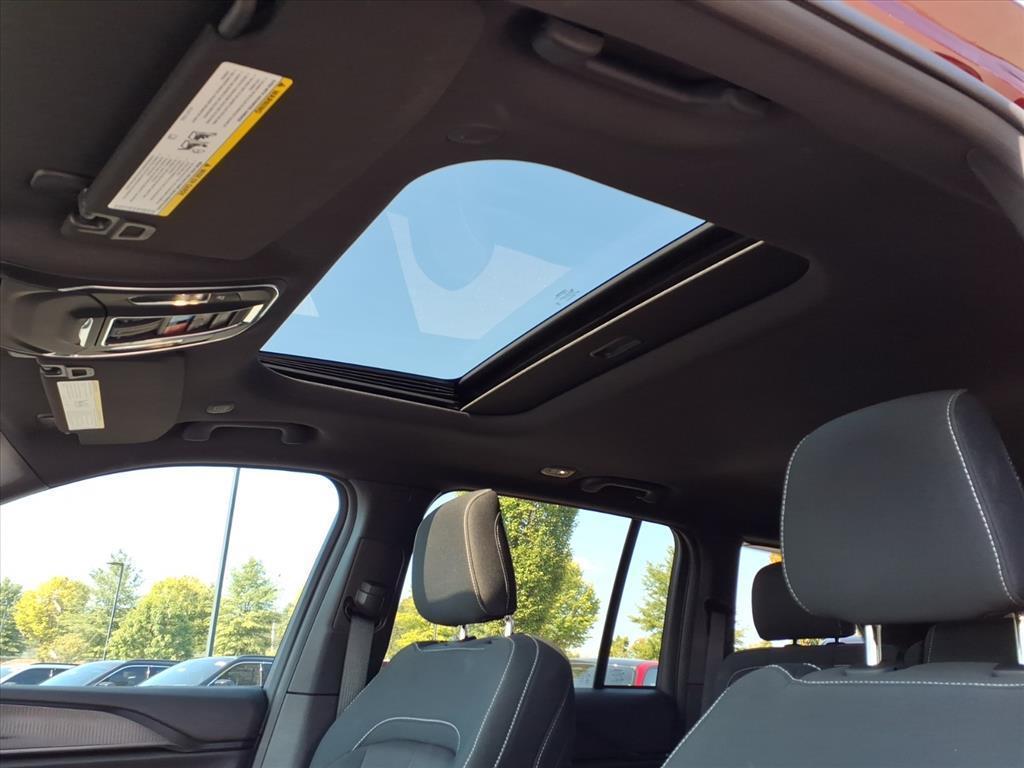 used 2024 Jeep Grand Cherokee car, priced at $32,897