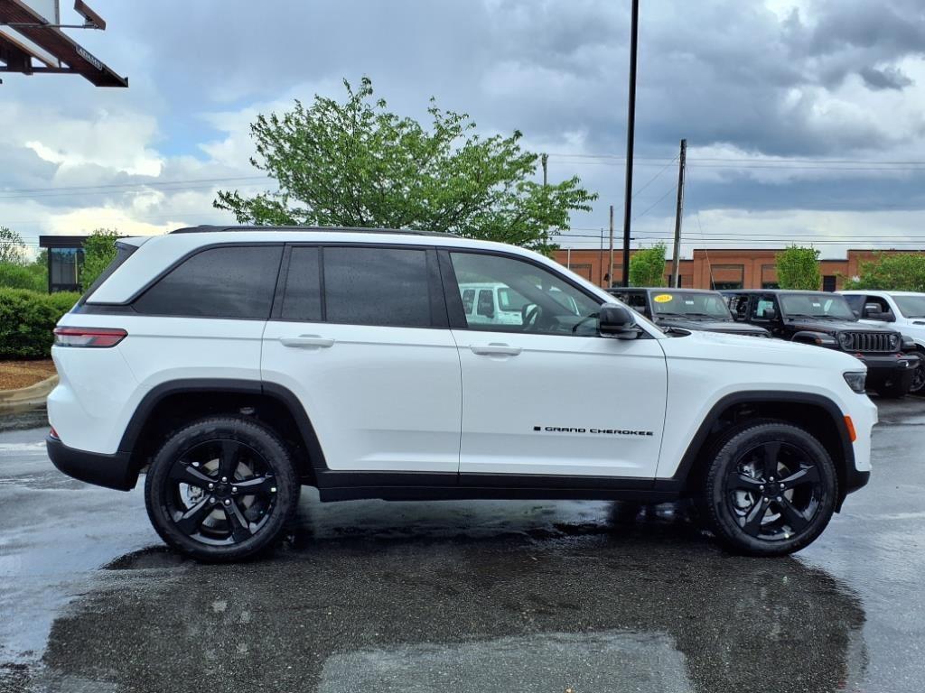 new 2025 Jeep Grand Cherokee car, priced at $47,545