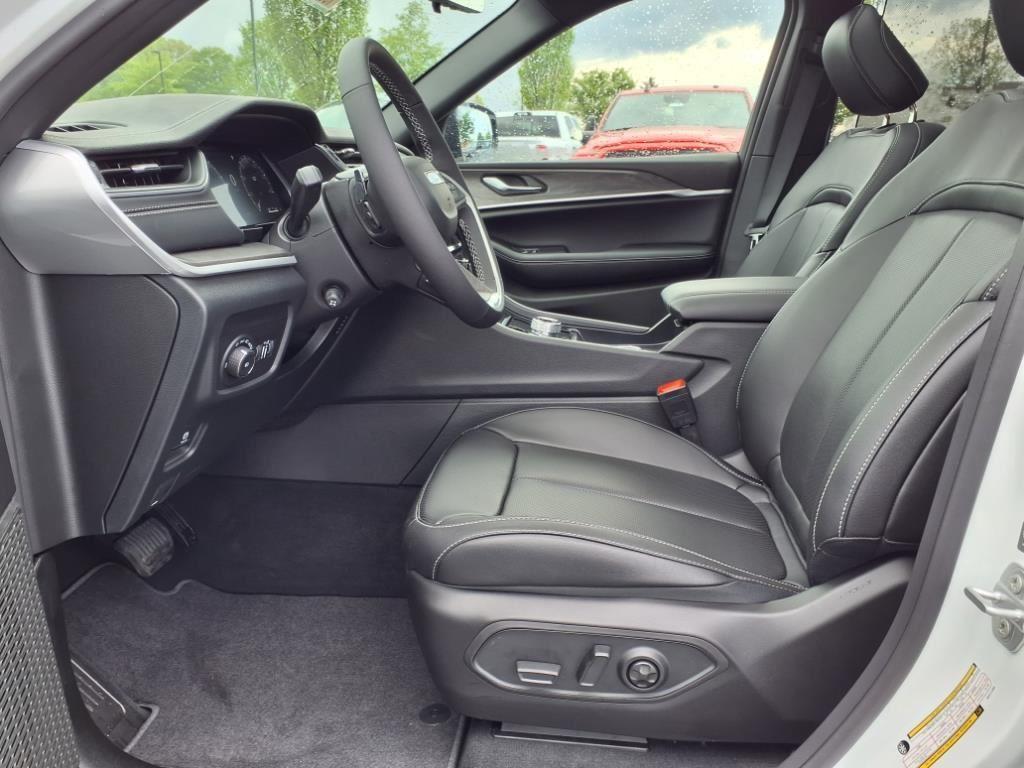new 2025 Jeep Grand Cherokee car, priced at $47,545