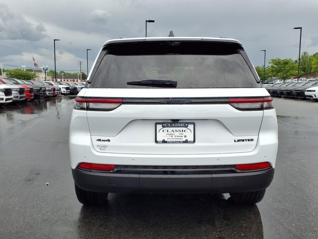 new 2025 Jeep Grand Cherokee car, priced at $47,545