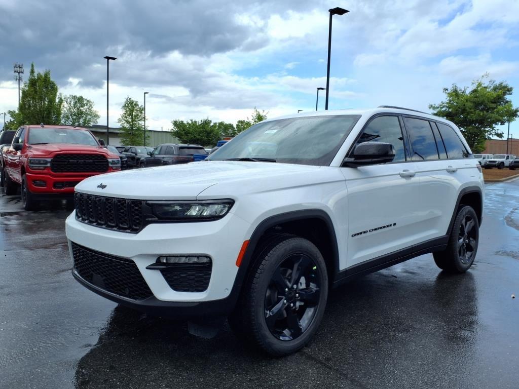 new 2025 Jeep Grand Cherokee car, priced at $47,545