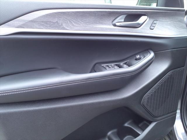 new 2025 Jeep Grand Cherokee car, priced at $50,155