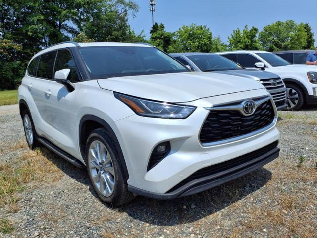 used 2023 Toyota Highlander car, priced at $43,106