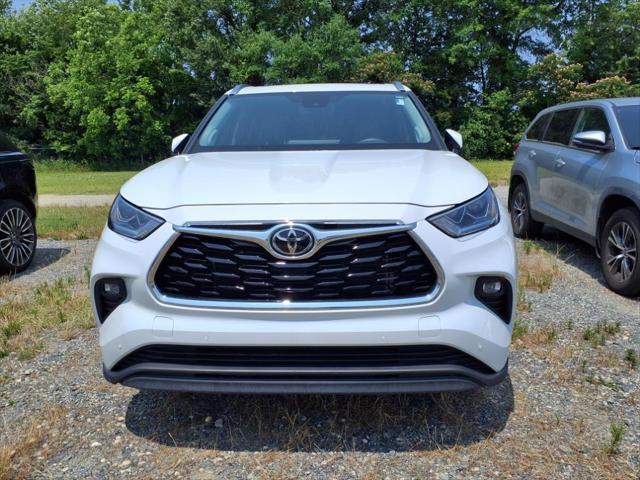 used 2023 Toyota Highlander car, priced at $43,106