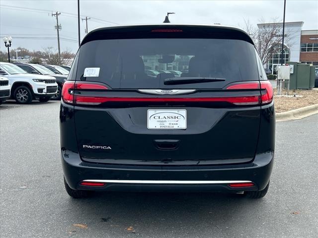 new 2024 Chrysler Pacifica car, priced at $41,904