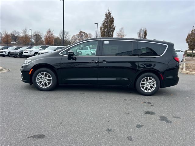 new 2024 Chrysler Pacifica car, priced at $41,904