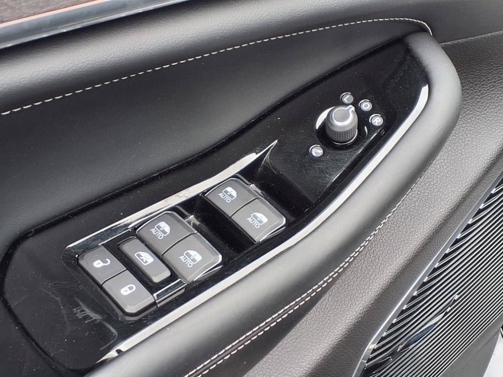 used 2022 Jeep Grand Cherokee car, priced at $35,998