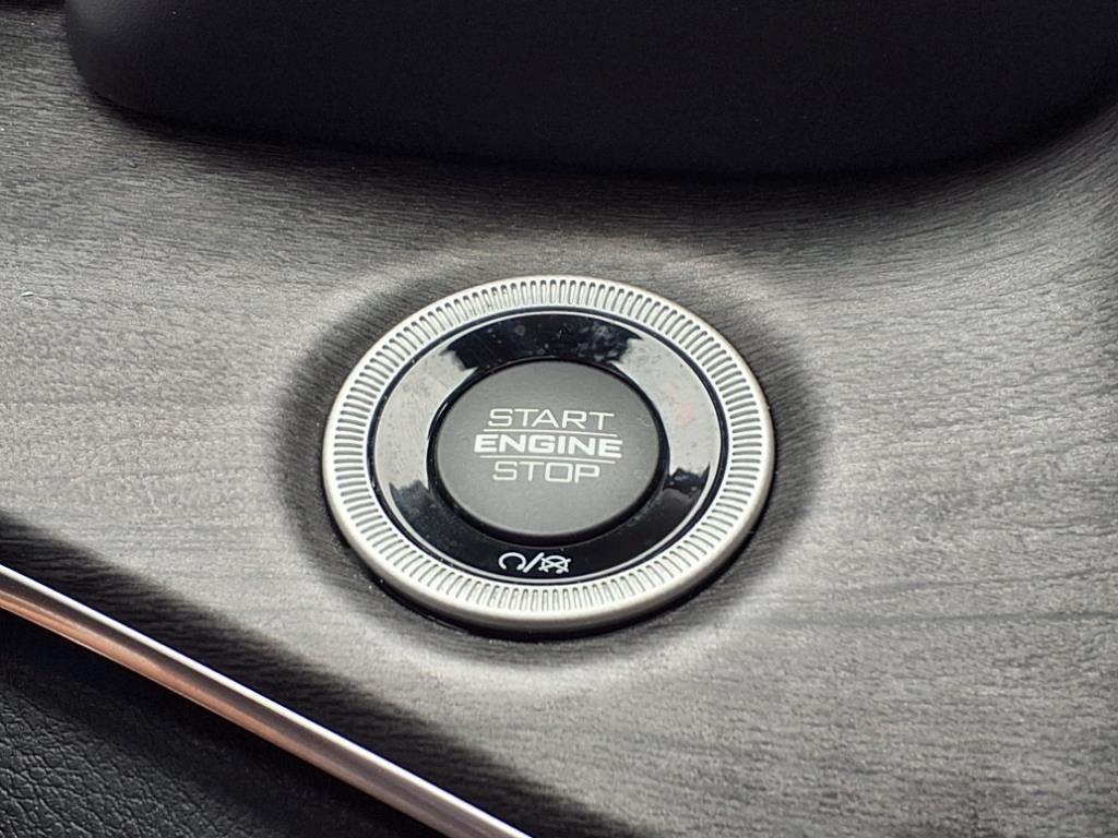 used 2022 Jeep Grand Cherokee car, priced at $35,998