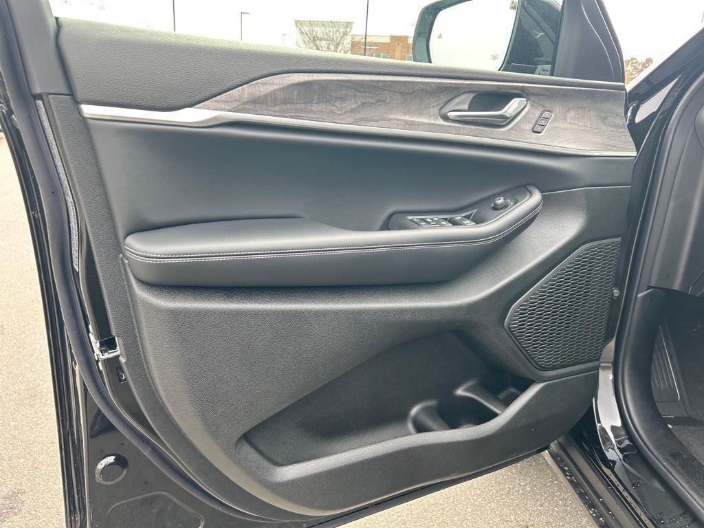 new 2025 Jeep Grand Cherokee L car, priced at $47,361