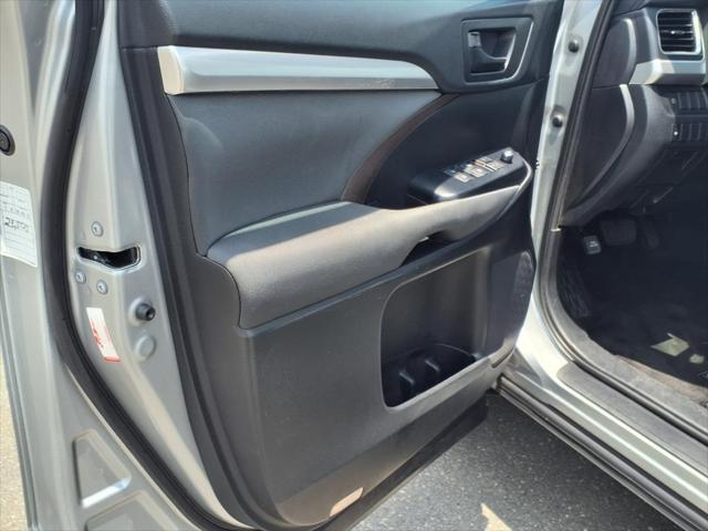 used 2019 Toyota Highlander car, priced at $25,705
