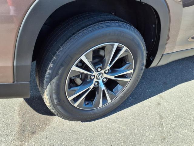 used 2019 Toyota Highlander car, priced at $26,306