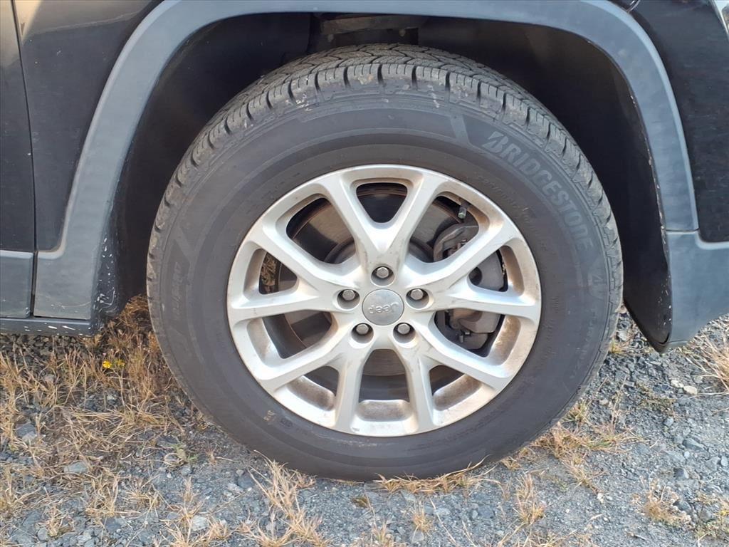 used 2018 Jeep Cherokee car, priced at $10,695